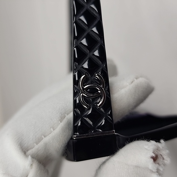 Chanel Sunglasses letters on top - Picture 10 of 17